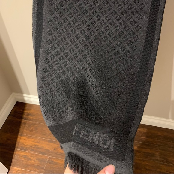 FENDI scarf - Picture 2 of 4